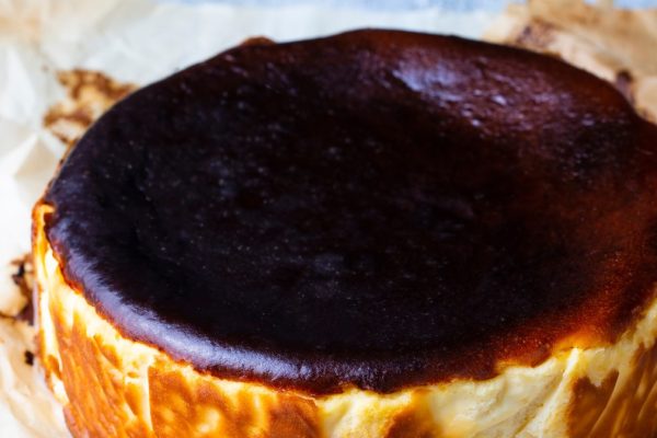 Täydellinen juustokakku - pörröinen, kermainen, kevyt kuin pilvi. Yksi ainesosa muuttaa kaiken