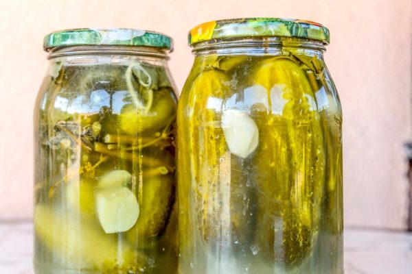 Pickled Cucumbers ei ole tyhjä tai liukas. Lisää epätavallinen ainesosa suolakurkkuun